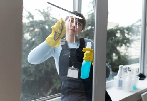 Nettoyage de vitres intérieures et extérieures à Chantrans